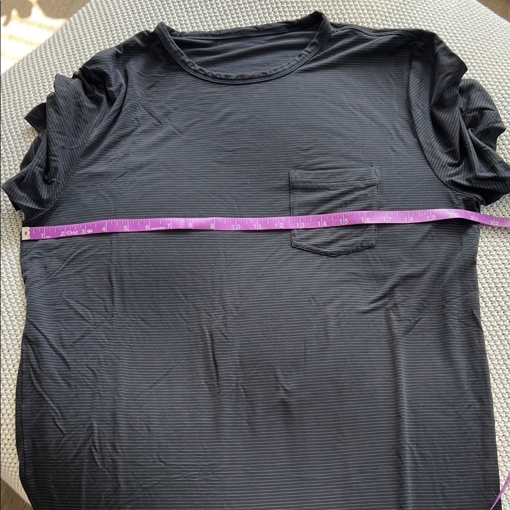 Vuori Men's Black Short-Sleeve Tee - Picture 7 of 9